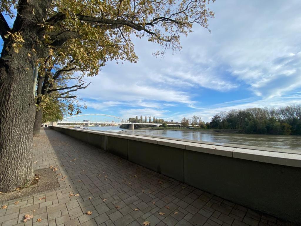 Hip Riverview Bestern Szeged Bagian luar foto